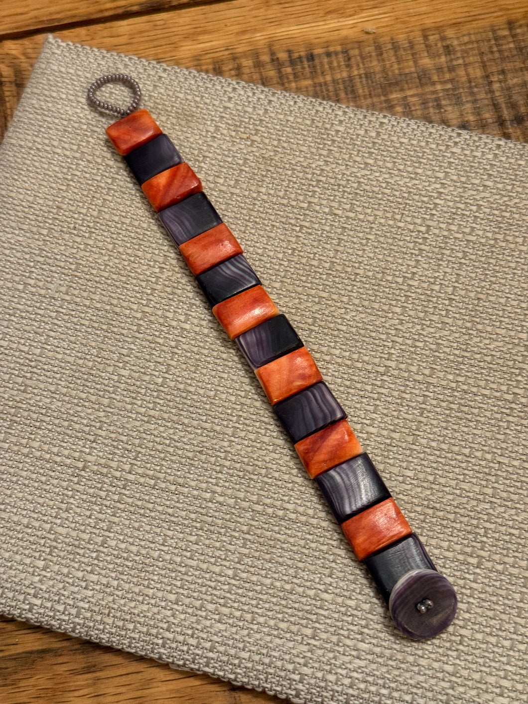 Wampum and spiny oyster bracelet